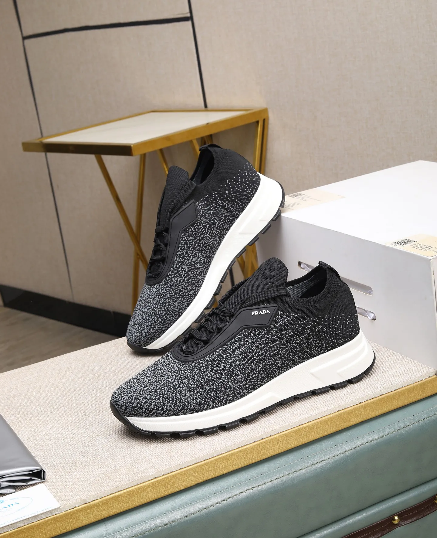 Men's clothing and shoes 💰500 👑👑The latest model of high-quality PRADA men's shoes on the Hong Kong purchasing agency official website has been launched in 1:1 copy, synchronized with Hong Kong counters, and on the same catwalk; all made of breathable fly weave ➕Imported breathable fabrics with cowhide lining, 🍡🍡The original 1:1 non-slip and wear-resistant; comfortable on the feet, attractive style, fine workmanship, and simple and neat shoe trees, showing the courage and toughness of men, 👍 Code number 38 to 45